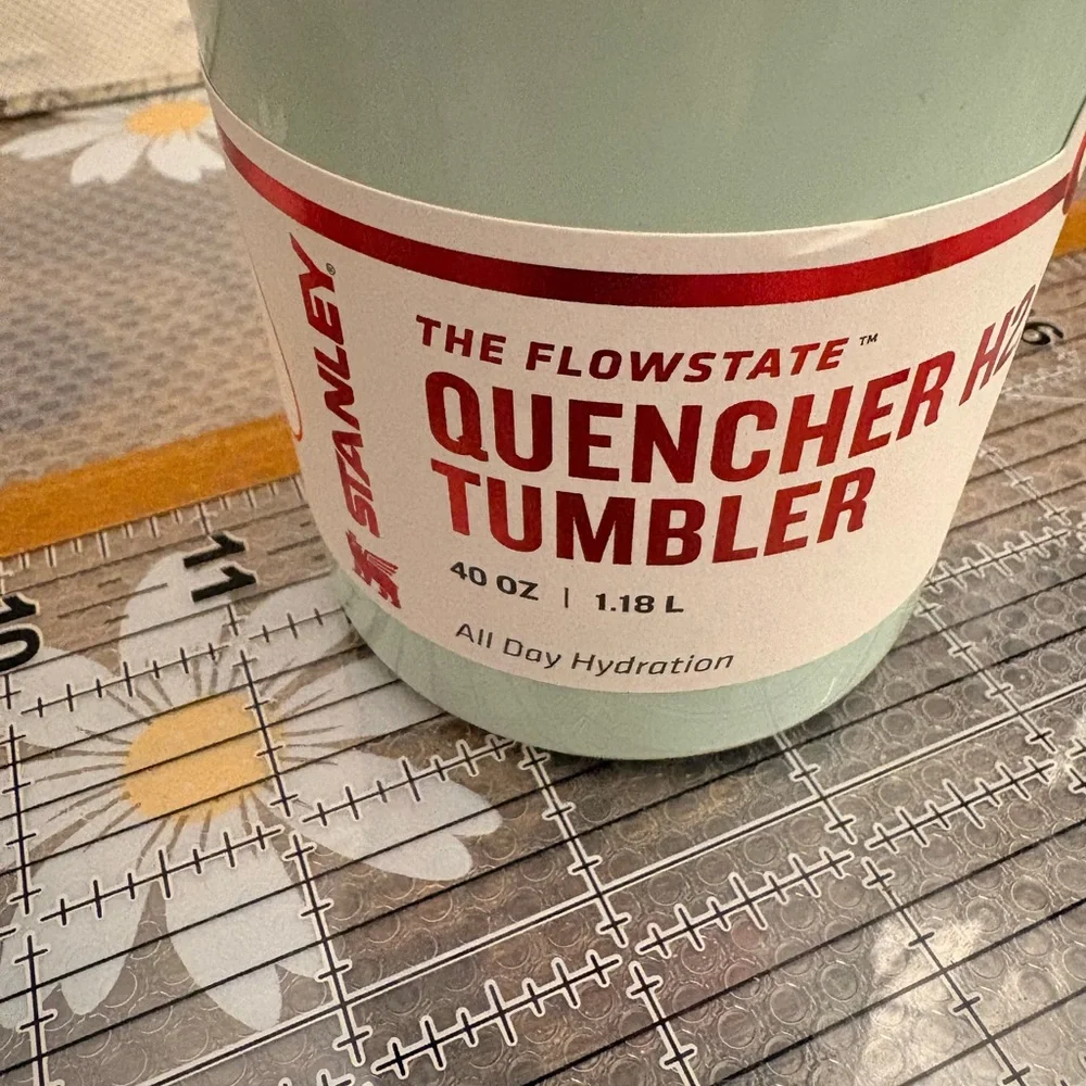 Stanley Target Exclusive Peppermint Polka dot - Picture 2 of 5